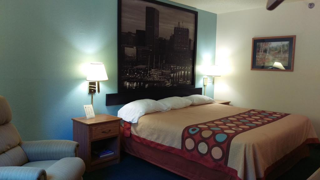 Super 8 By Wyndham Hotel 2*